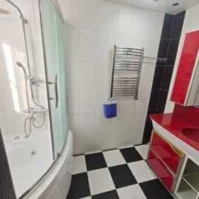 In Baku 90.0 m² apartment is for rent - Image 5