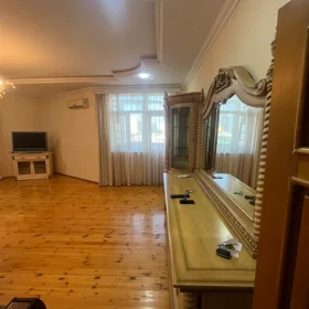 In Baku 130.0 m² apartment is for rent - Image 4