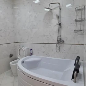 In Baku 140.0 m² apartment is for rent - Image 10