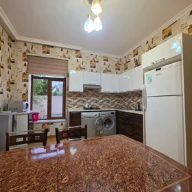 In nan 200.0 m² house with 5.0 rooms is for rent - Image 3