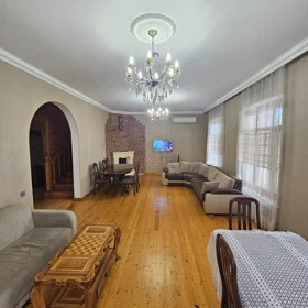 In nan 200.0 m² house with 5.0 rooms is for rent - Image 10