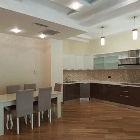 In Baku 165.0 m² apartment is for rent - Image 4