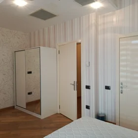 In Baku 165.0 m² apartment is for rent - Image 8
