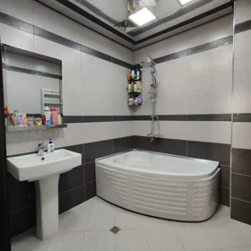 In Baku 140.0 m² apartment is for sale - Image 2