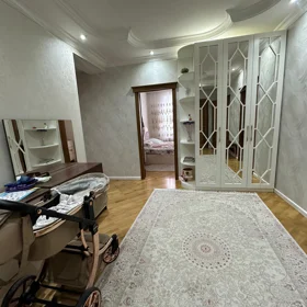 In Səbail rayonu 125.0 m² apartment is for sale - Image 2