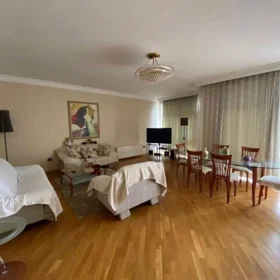 In Baku 140.0 m² apartment is for sale - Image 3