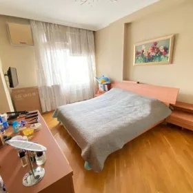 In Baku 140.0 m² apartment is for sale - Image 4