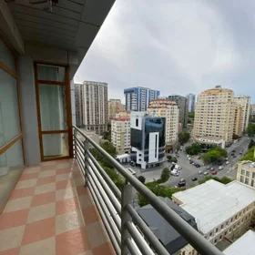 In Baku 140.0 m² apartment is for sale - Image 6
