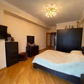 In Baku 140.0 m² apartment is for sale - Image 7