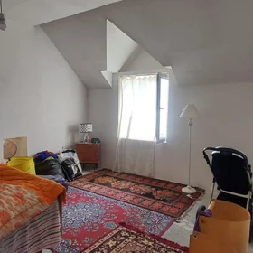 In nan 180.0 m² house with 4.0 rooms is for sale - Image 4