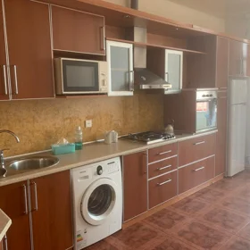 In Baku 145.0 m² apartment is for rent - Image 9