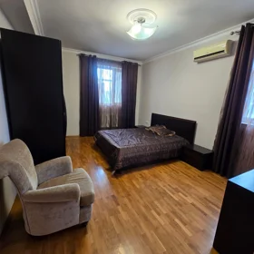 In Baku 125.0 m² apartment is for rent - Image 4