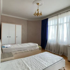 In Baku 150.0 m² apartment is for rent - Image 8