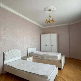 In Baku 150.0 m² apartment is for rent - Image 9