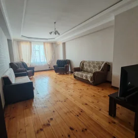In Baku 90.0 m² apartment is for rent - Image 3