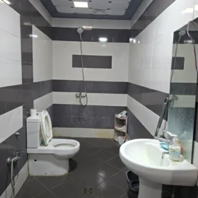 In Baku 110.0 m² apartment is for sale - Image 5