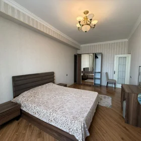 In Baku 130.0 m² apartment is for sale - Image 8