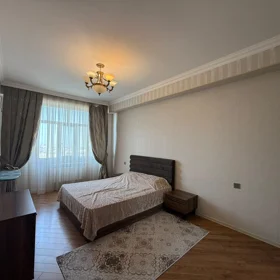 In Baku 130.0 m² apartment is for sale - Image 9