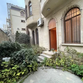 In Baku 1100.0 m² house with 20.0 rooms is for sale - Image 10