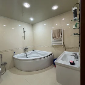 In Baku 140.0 m² apartment is for sale - Image 6