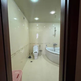 In Baku 140.0 m² apartment is for sale - Image 8