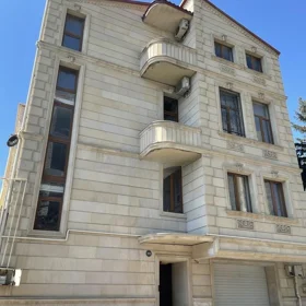 In Baku 600.0 m² house with 8.0 rooms is for sale - Image 3