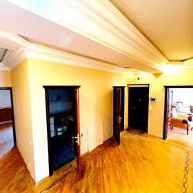 In Baku 175.0 m² apartment is for sale - Image 2