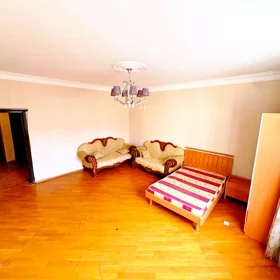 In Baku 175.0 m² apartment is for sale - Image 6