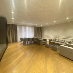 In Baku 202.0 m² apartment is for rent - Image 3