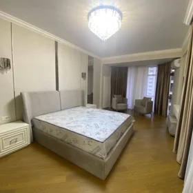 In Baku 202.0 m² apartment is for rent - Image 5