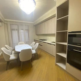 In Baku 202.0 m² apartment is for rent - Image 10