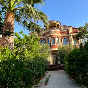 In Baku 1000.0 m² house with 10.0 rooms is for sale