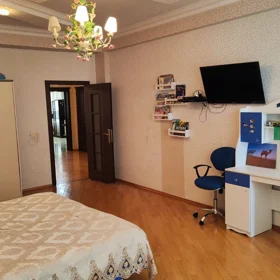 In Baku 156.0 m² apartment is for sale - Image 3