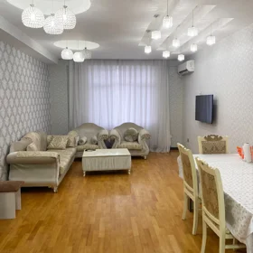 In Səbail rayonu 137.0 m² apartment is for sale - Image 3
