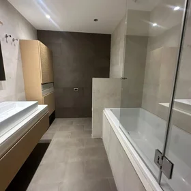 In Baku 170.0 m² apartment is for sale - Image 3