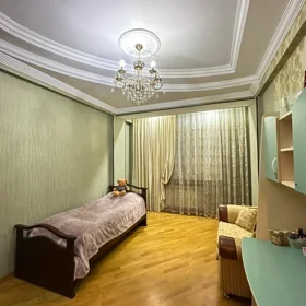 In Baku 145.0 m² apartment is for sale - Image 4