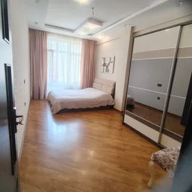 In Baku 100.0 m² apartment is for sale - Image 8