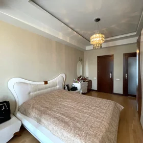 In Baku 150.0 m² apartment is for sale - Image 8