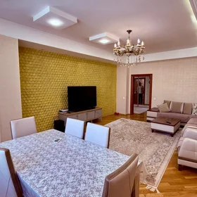 In Səbail rayonu 125.0 m² apartment is for sale - Image 2