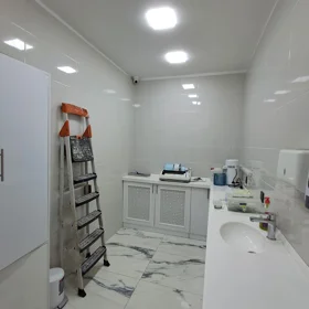 In Binəqədi rayonu 100.0 m² commercial is for rent - Image 9