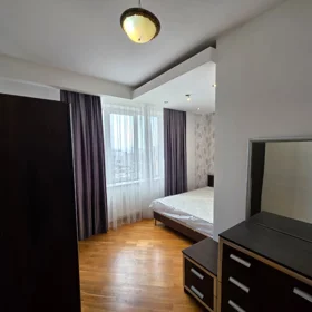 In Baku 186.0 m² apartment is for rent - Image 2