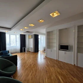 In Baku 186.0 m² apartment is for rent - Image 3