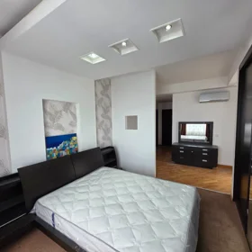 In Baku 186.0 m² apartment is for rent - Image 9