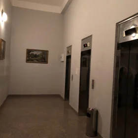 In Baku 1000.0 m² apartment is for rent - Image 3