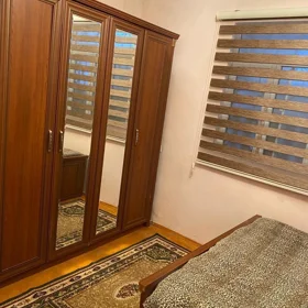 In Baku 90.0 m² house with 3.0 rooms is for rent - Image 9