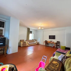 In Baku 170.0 m² apartment is for sale - Image 3