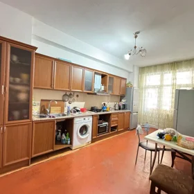 In Baku 170.0 m² apartment is for sale - Image 7