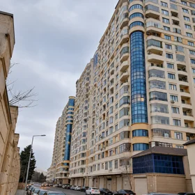 In Baku 100.0 m² apartment is for sale - Image 3