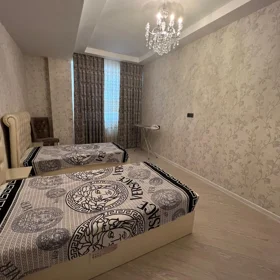 In Baku 140.0 m² apartment is for rent - Image 8