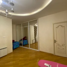 In Baku 220.0 m² apartment is for rent - Image 3